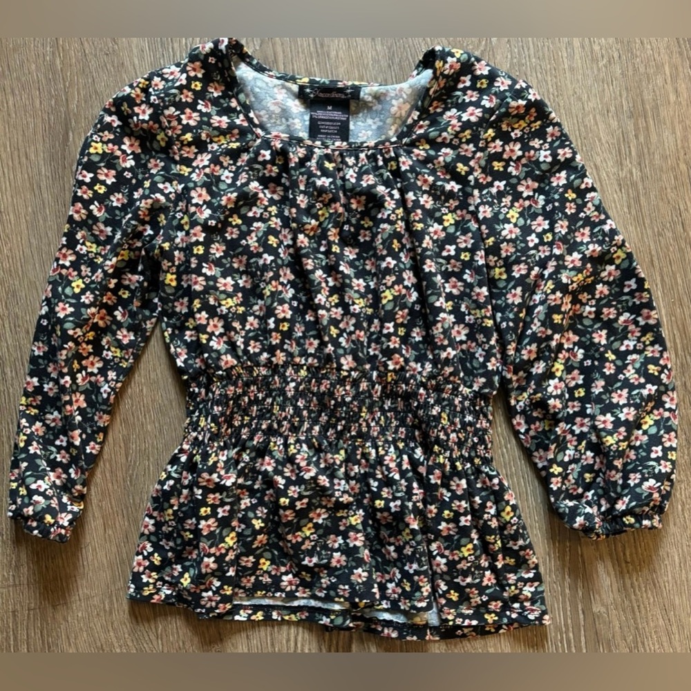 Xtraordinary girls ribbed flower shirt size Medium -
